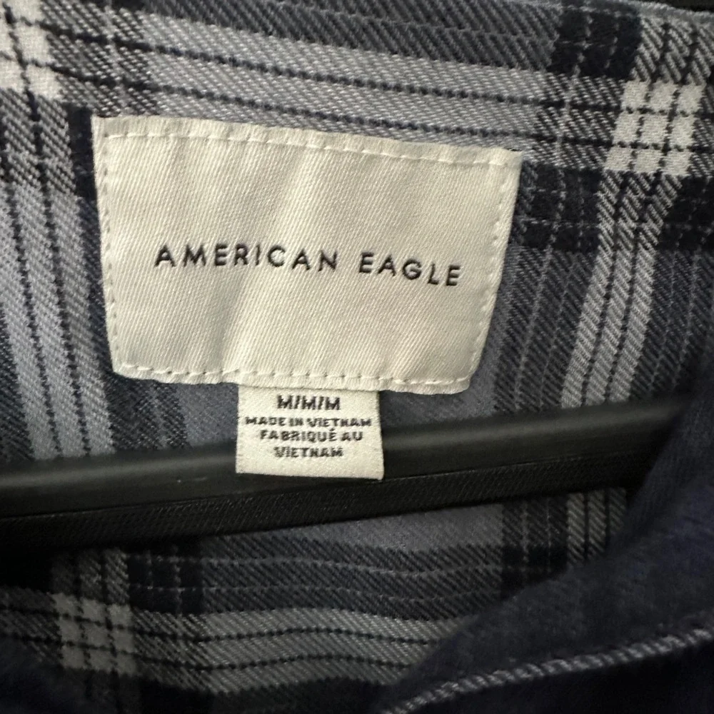 American Eagle Outfitters Cropped Navy Plaid Shirt Size M - Picture 4 of 7